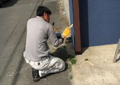 門扉の塗装風景
